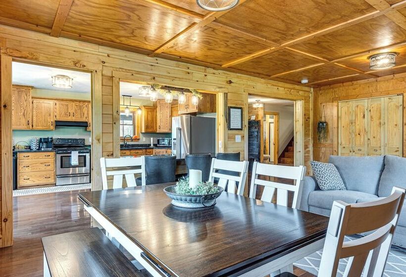 Family Friendly Milton Home On 14 Acres W/ Hot Tub