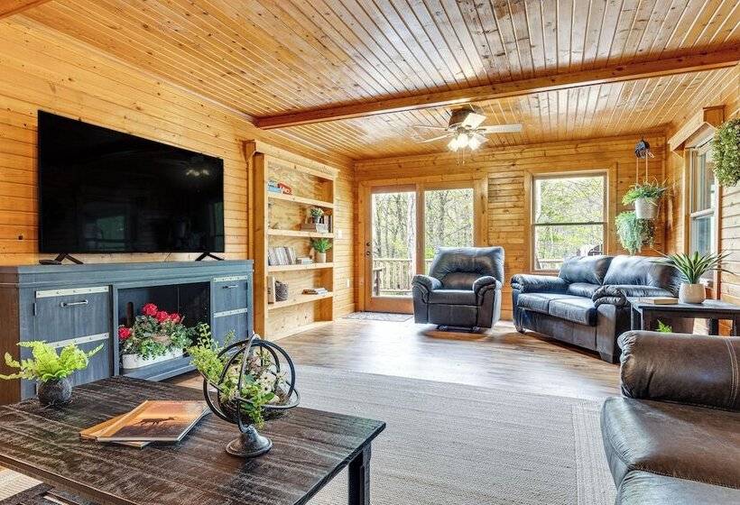 Family Friendly Milton Home On 14 Acres W/ Hot Tub