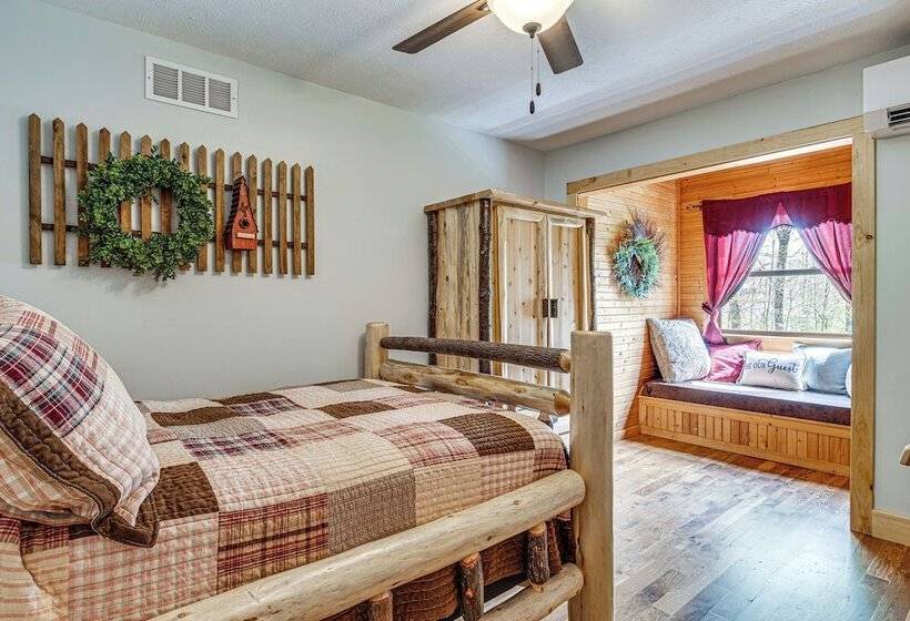 Family Friendly Milton Home On 14 Acres W/ Hot Tub