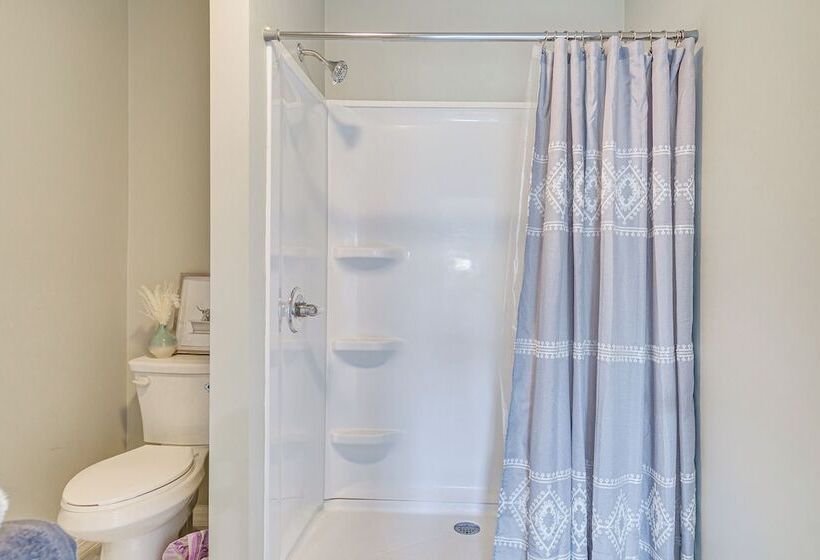 Spacious Oswego Home: 6 Mi To Fort Ontario!