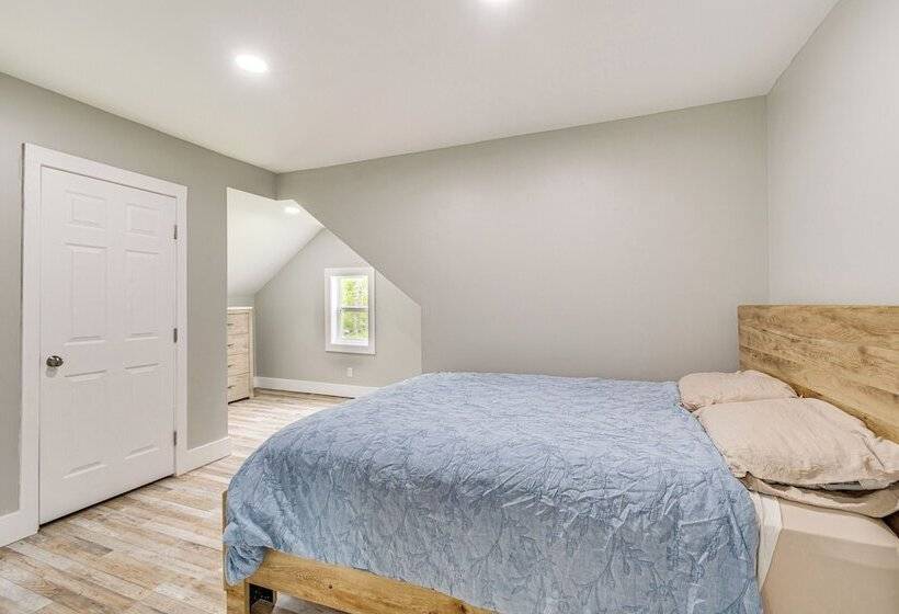 Spacious Oswego Home: 6 Mi To Fort Ontario!