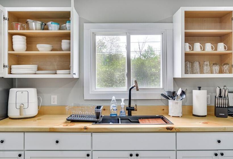 Spacious Oswego Home: 6 Mi To Fort Ontario!