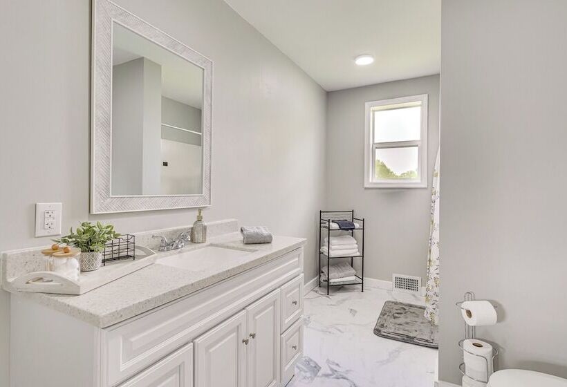 Spacious Oswego Home: 6 Mi To Fort Ontario!
