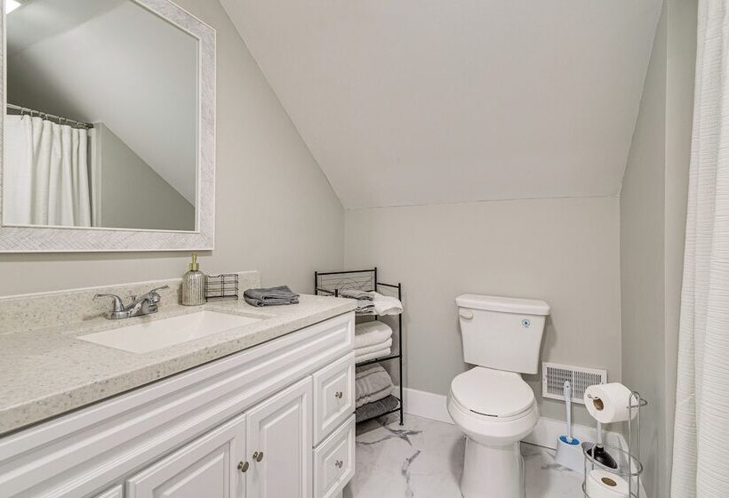 Spacious Oswego Home: 6 Mi To Fort Ontario!