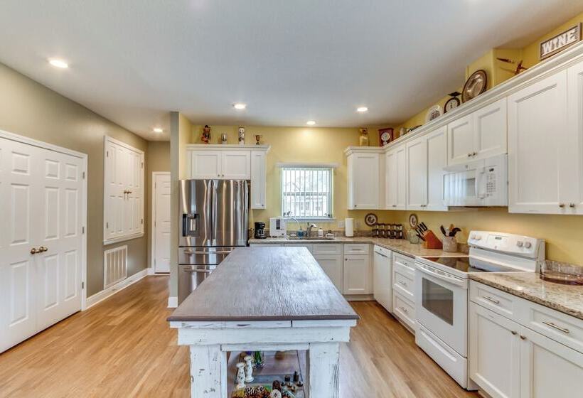 Pet Friendly Pensacola Home ~ 2 Mi To Bruce Beach!