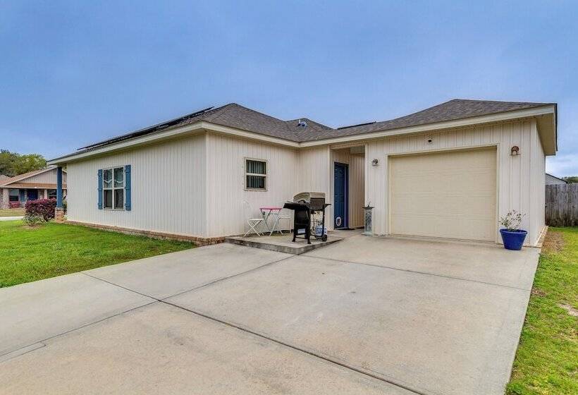 Pet Friendly Pensacola Home ~ 2 Mi To Bruce Beach!