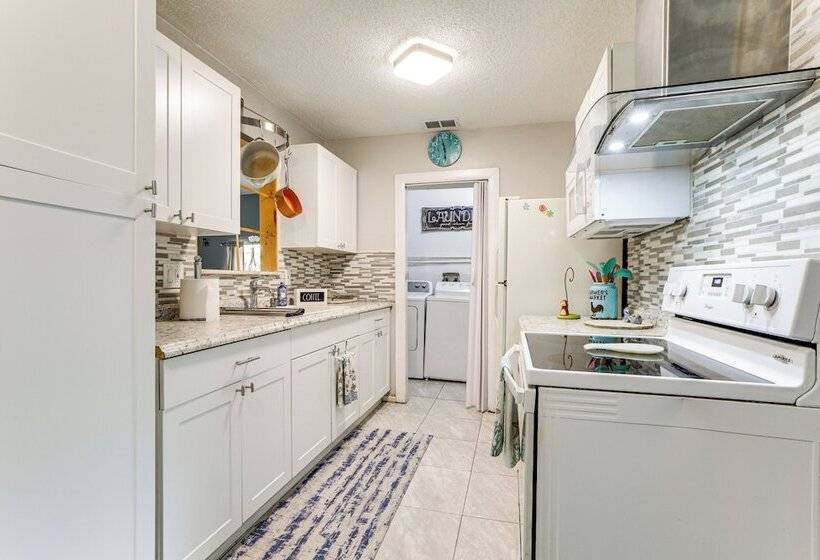 Pet Friendly Port Charlotte Home: 6 Mi To Beach!