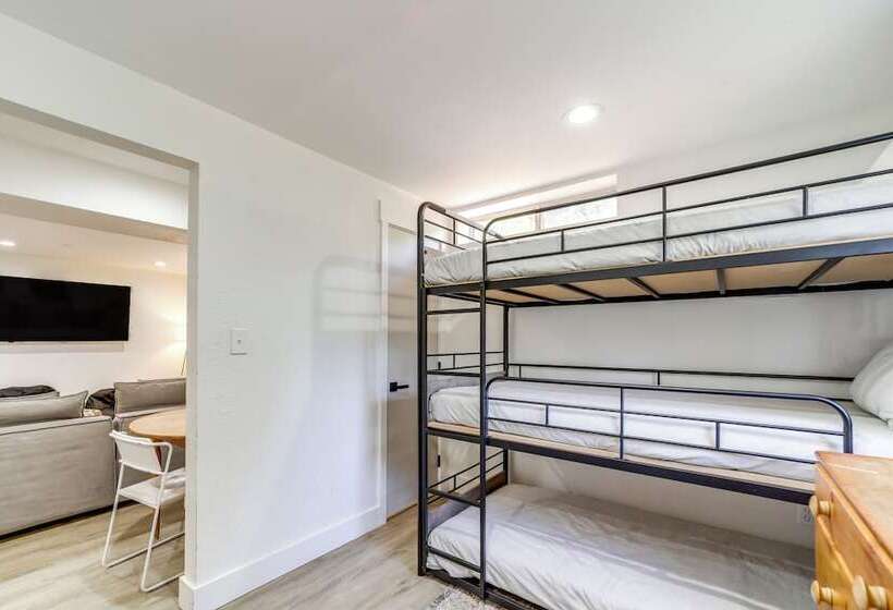 Pine Cabin W/ Large Deck & Scenic Mountain Views!