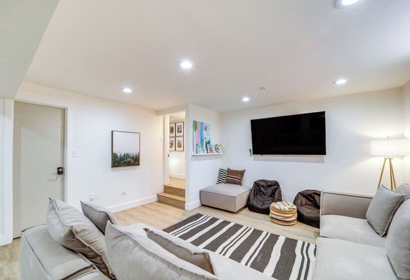 Pine Cabin W/ Large Deck & Scenic Mountain Views!