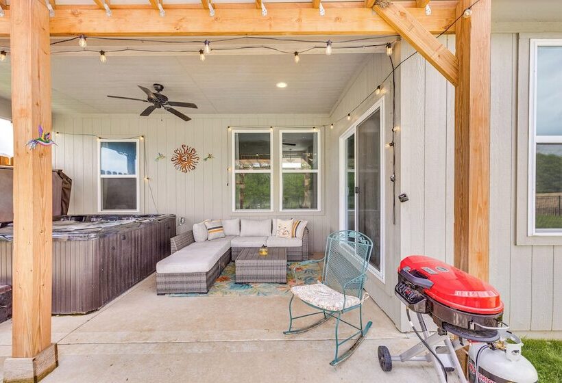 Platte City Retreat W/ Patio, Near Kansas City!