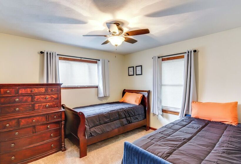 Port Clinton Home: Hot Tub, Steps To Portage River