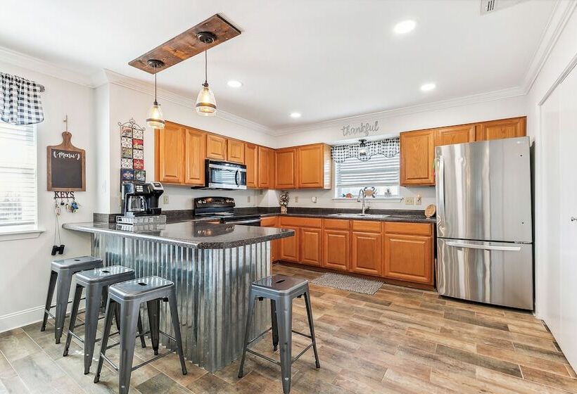 Port Sulphur Retreat W/ 2 Balconies & Bayou Access