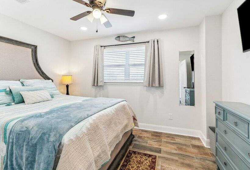 Port Sulphur Retreat W/ 2 Balconies & Bayou Access