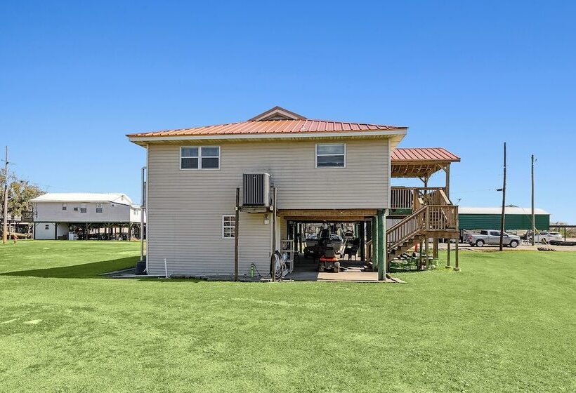 Port Sulphur Retreat W/ 2 Balconies & Bayou Access