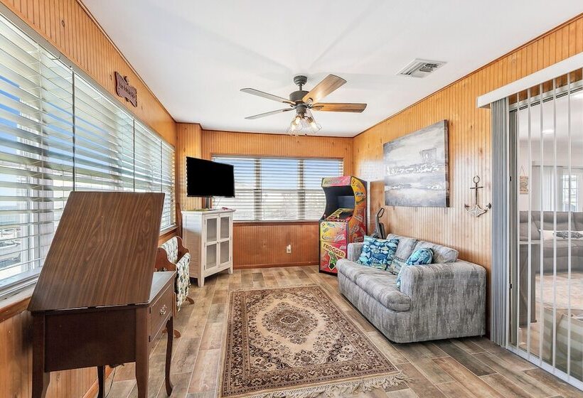 Port Sulphur Retreat W/ 2 Balconies & Bayou Access