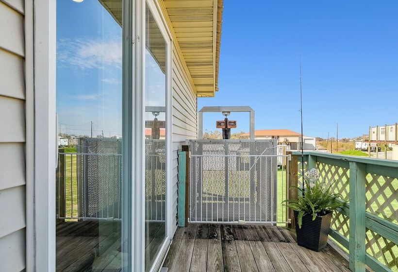 Port Sulphur Retreat W/ 2 Balconies & Bayou Access