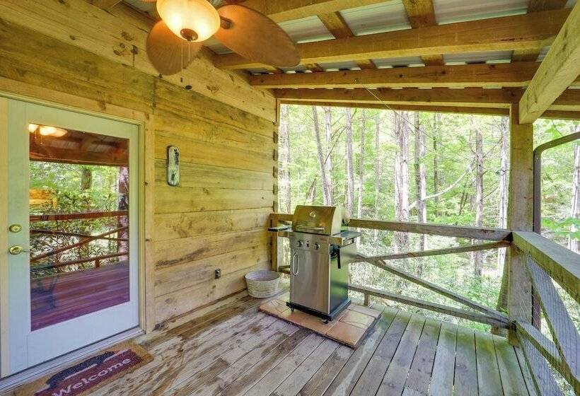 Near Lake Lure: Quiet Cabin W/ Deck & Trail Access