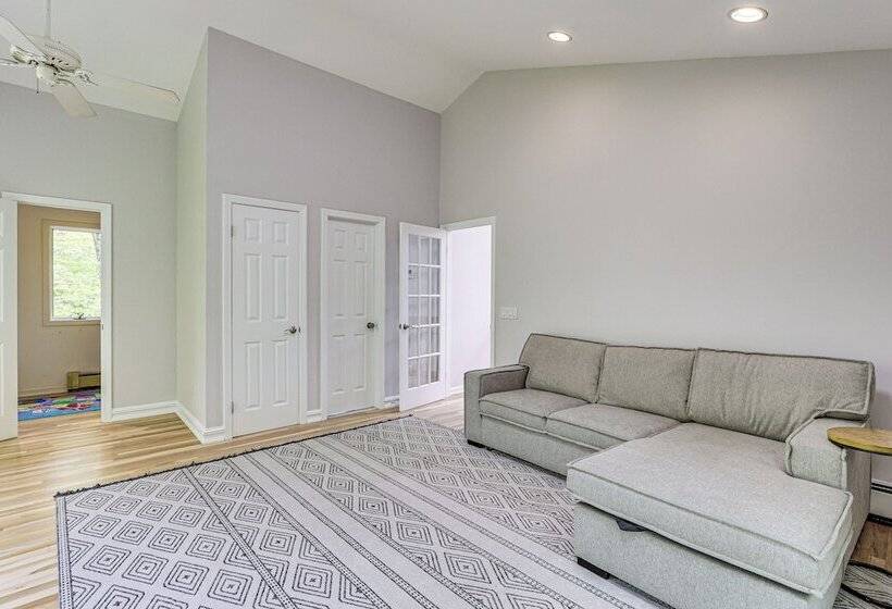 11 Mi To Powder Ridge Mountain: Connecticut Home