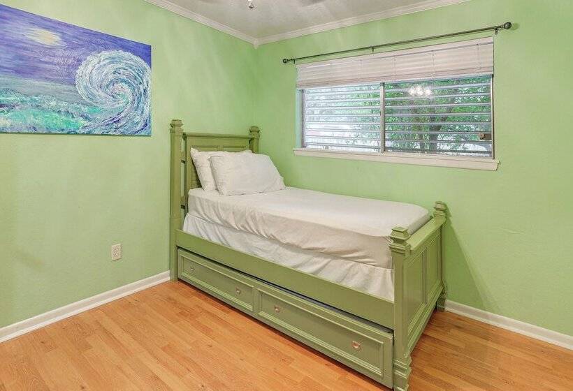 Quiet Family Home W/ Yard ~ 15 Mi To Galveston!