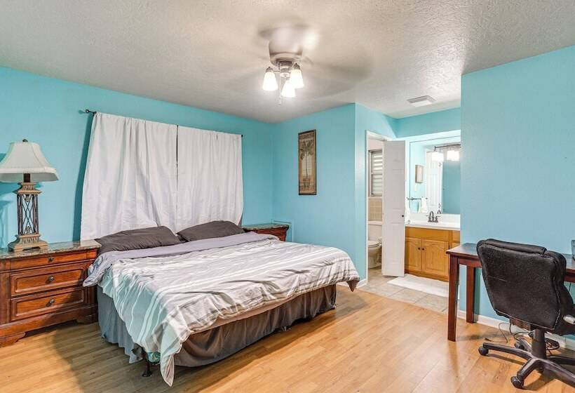 Quiet Family Home W/ Yard ~ 15 Mi To Galveston!