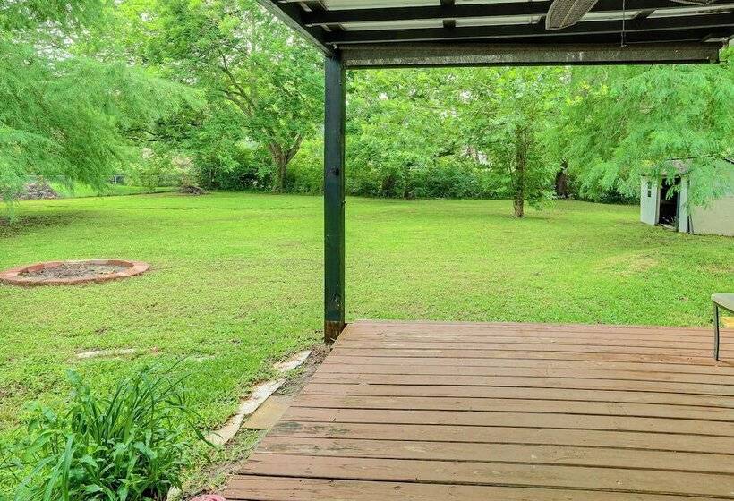 Quiet Family Home W/ Yard ~ 15 Mi To Galveston!