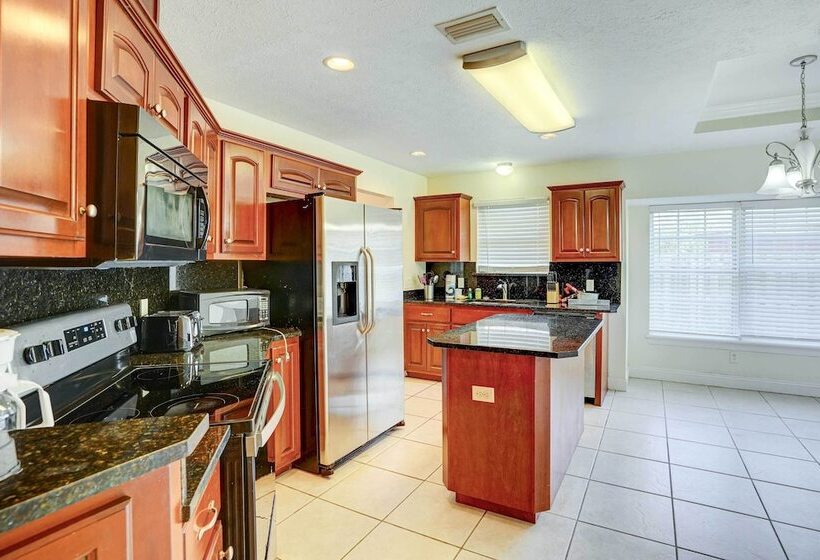 Quiet Panama City Home 4 Mi To Downtown!