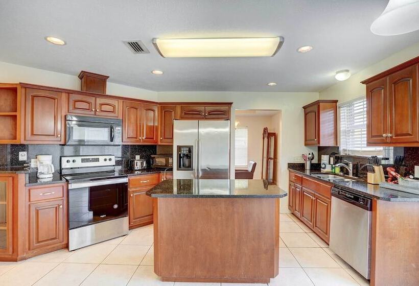 Quiet Panama City Home   4 Mi To Downtown!