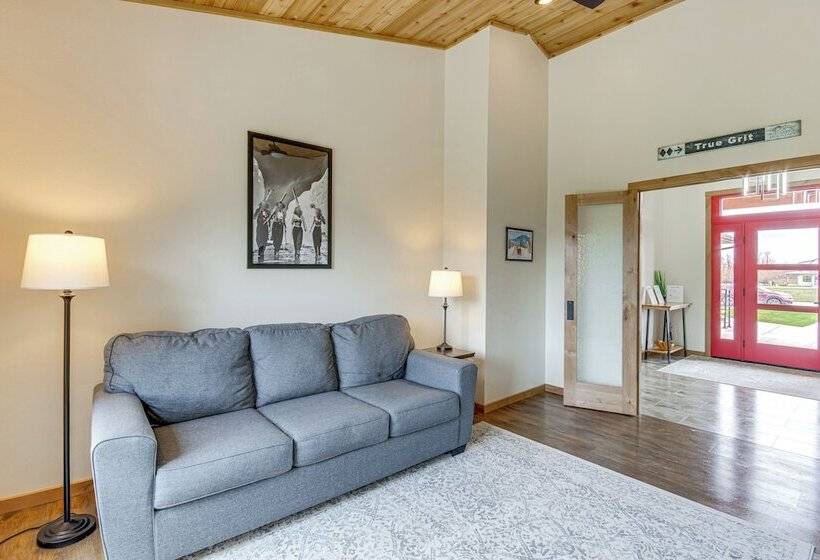 Red Lodge Home W/ Outdoor Kitchen & Fire Table!