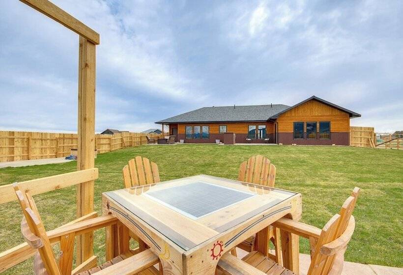 Red Lodge Home W/ Outdoor Kitchen & Fire Table!