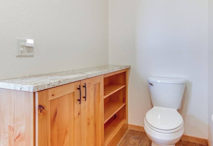 Red Lodge Home W/ Outdoor Kitchen & Fire Table!