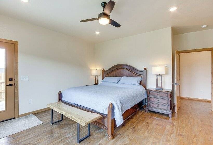 Red Lodge Home W/ Outdoor Kitchen & Fire Table!