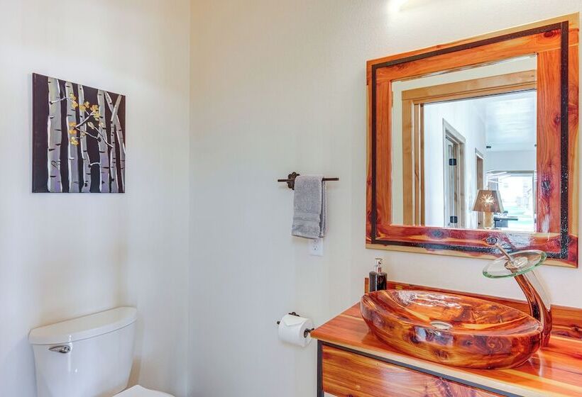 Red Lodge Home W/ Outdoor Kitchen & Fire Table!