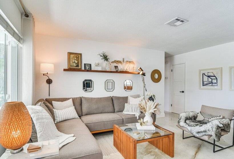 Redington Beach Coastal Retreat   Walk To Beach!