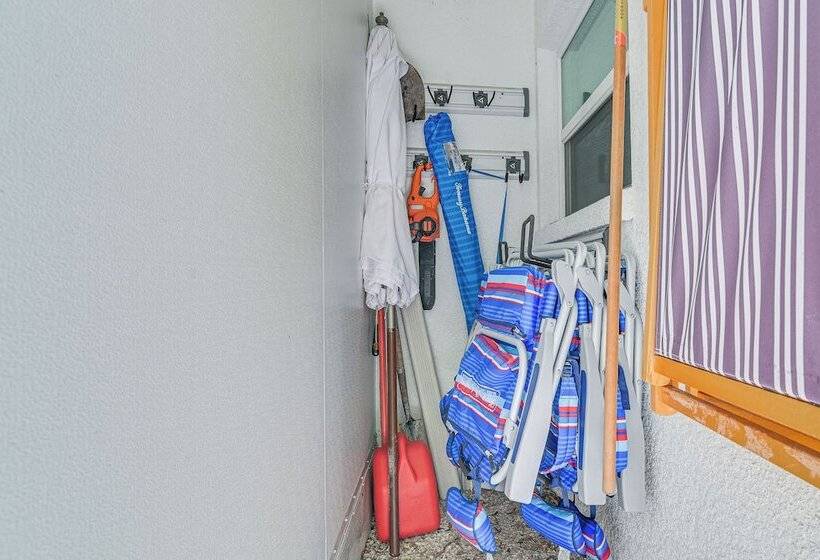 Redington Beach Coastal Retreat   Walk To Beach!