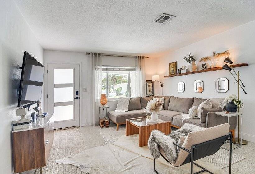 Redington Beach Coastal Retreat   Walk To Beach!