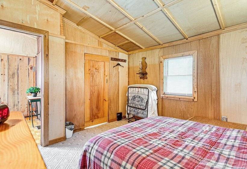 Reidsville Riverfront Cabin W/ Deck & Bbq Grill!