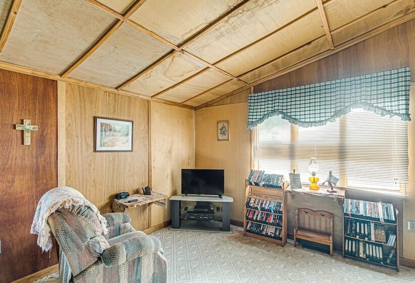 Reidsville Riverfront Cabin W/ Deck & Bbq Grill!