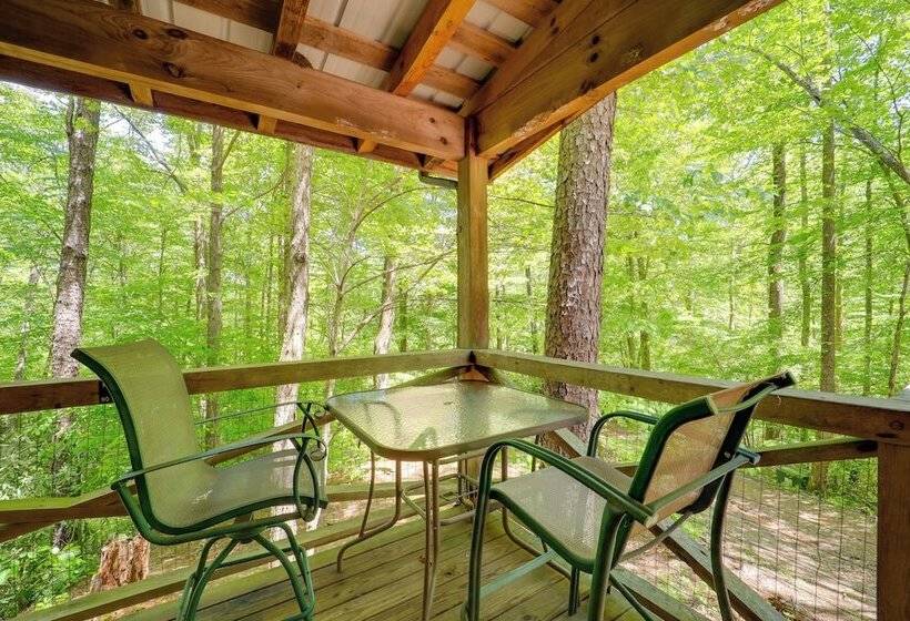 Hot Tub & Trail Access: Relaxing Marion Cabin