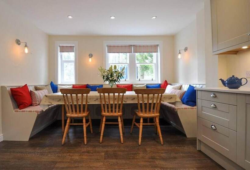 إقامة Charming 10 Bed House In Blairgowrie