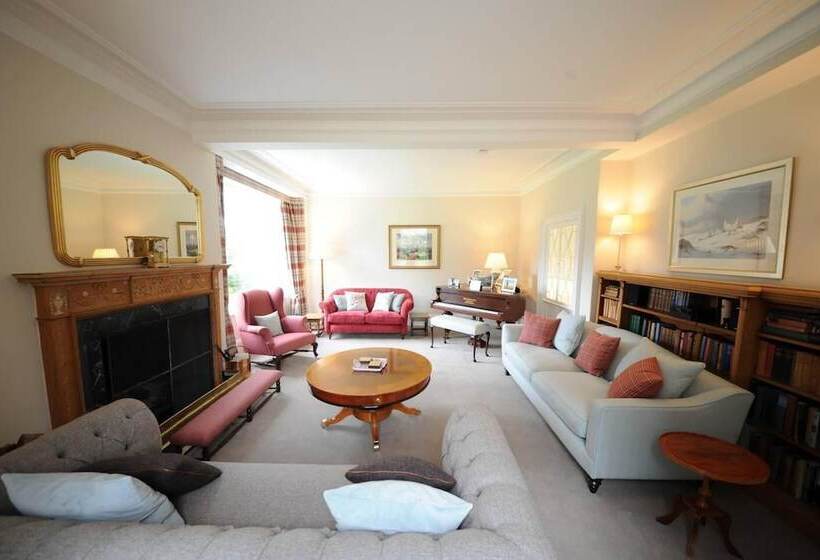 إقامة Charming 10 Bed House In Blairgowrie