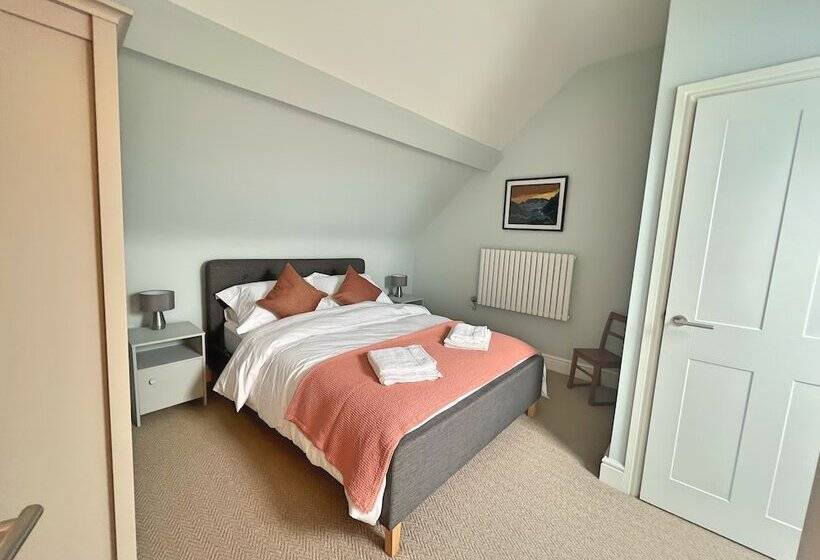 إقامة Charming 3 Bed Townhouse Near Llanddwyn Beach