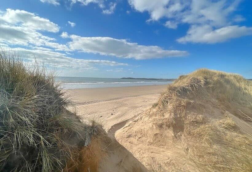 إقامة Charming 3 Bed Townhouse Near Llanddwyn Beach