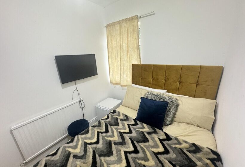 דירת נופש Sheffield   House   Sleeps 5   Parking   Garden