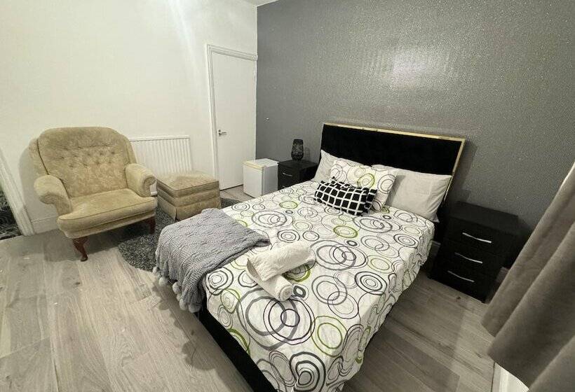 דירת נופש Sheffield   House   Sleeps 5   Parking   Garden