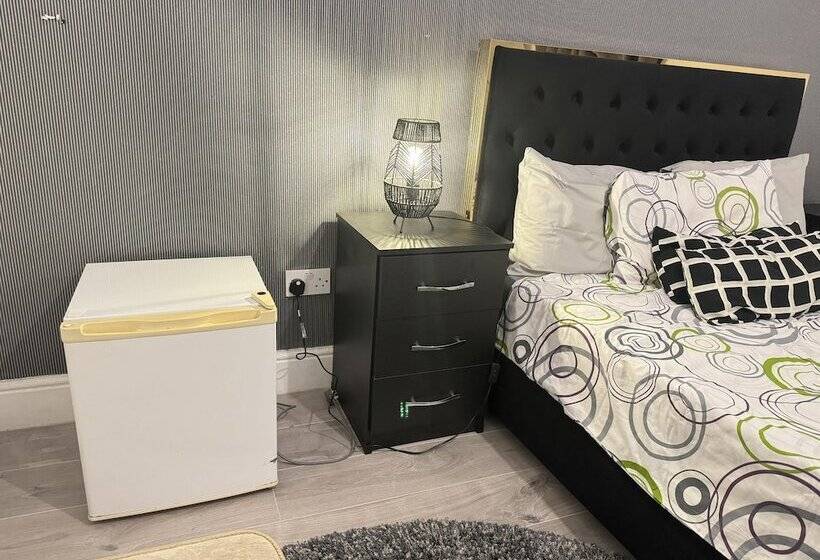 דירת נופש Sheffield   House   Sleeps 5   Parking   Garden