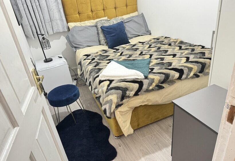 דירת נופש Sheffield   House   Sleeps 5   Parking   Garden