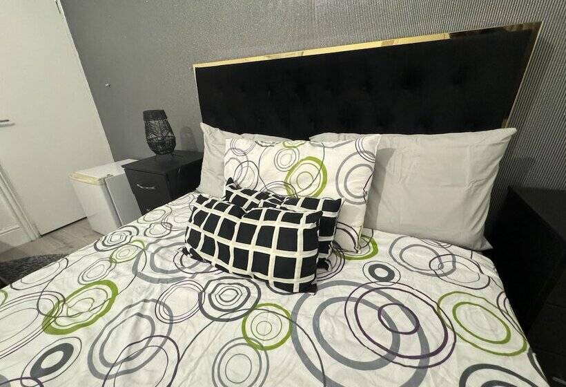 דירת נופש Sheffield   House   Sleeps 5   Parking   Garden