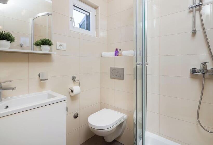 إقامة Impeccable 3 Bed House In Supetar