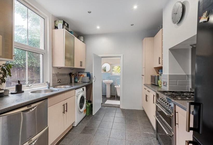 レジデンス Inviting 3 Bed House In Beckenham