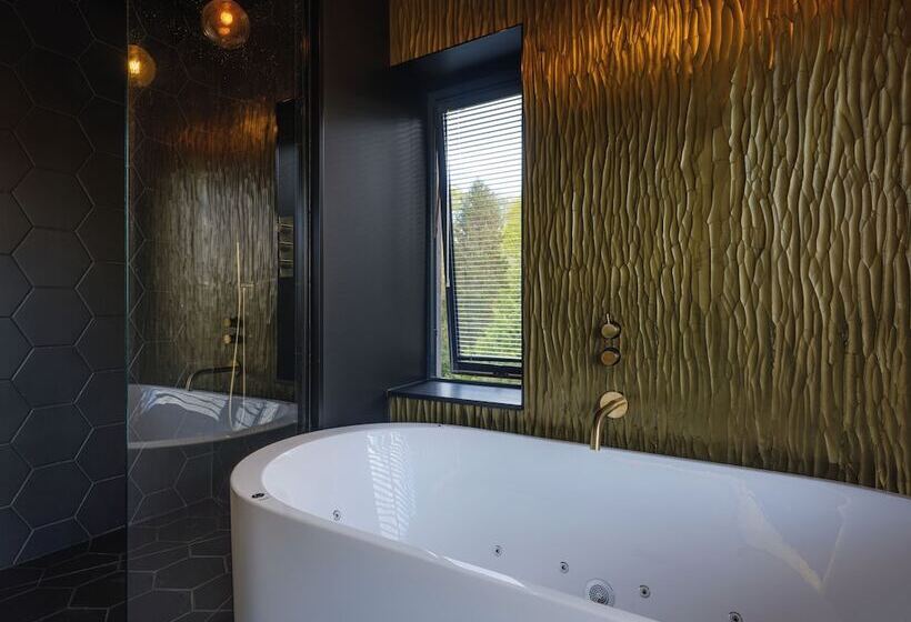 레지던스 Inviting 5 Bed House With Fishing Lake In Devizes